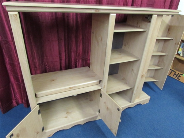 ENTERTAINMENT / BOOKCASE / STORAGE SHELVING UNIT