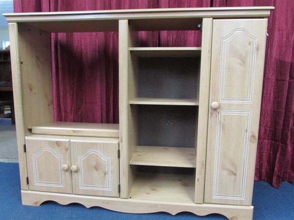 ENTERTAINMENT / BOOKCASE / STORAGE SHELVING UNIT