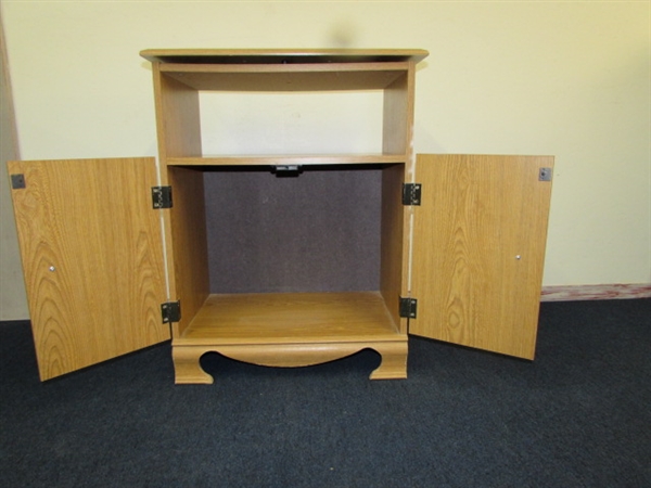TV OR MICROWAVE TABLE WITH SWIVEL TOP