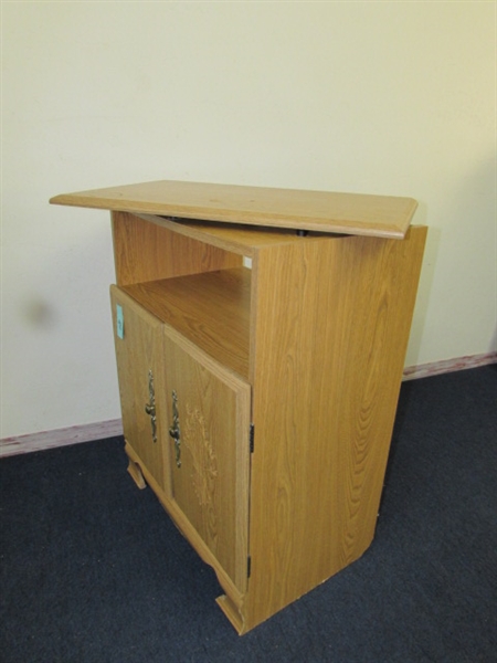 TV OR MICROWAVE TABLE WITH SWIVEL TOP