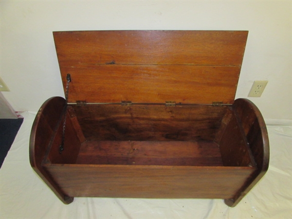 BEAUTIFUL & AMAZING ANTIQUE TOY CHEST