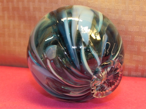 GORGEOUS HAND BLOWN GLASS DECORATIVE BALL WITH BLUE SWIRL PATTERN & MARBLE STAN