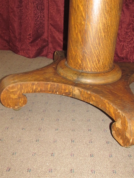 ANTIQUE TIGER OAK PEDESTAL TABLE