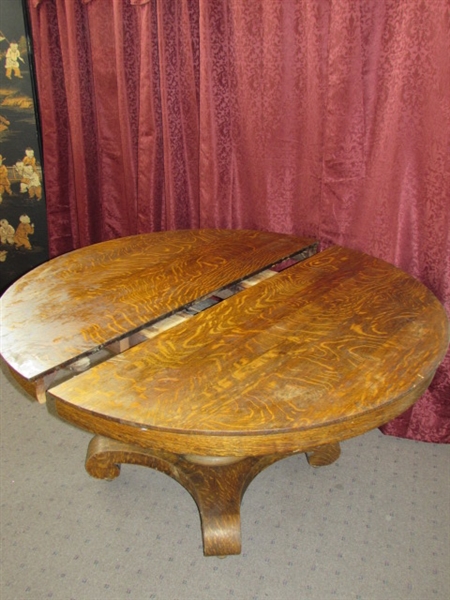 ANTIQUE TIGER OAK PEDESTAL TABLE