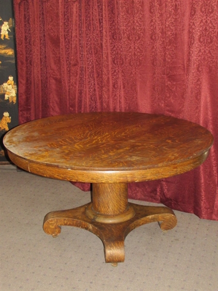 ANTIQUE TIGER OAK PEDESTAL TABLE