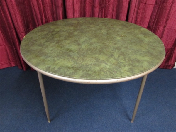  VINTAGE SAMSONITE ROUND FOLDING  CARD TABLE