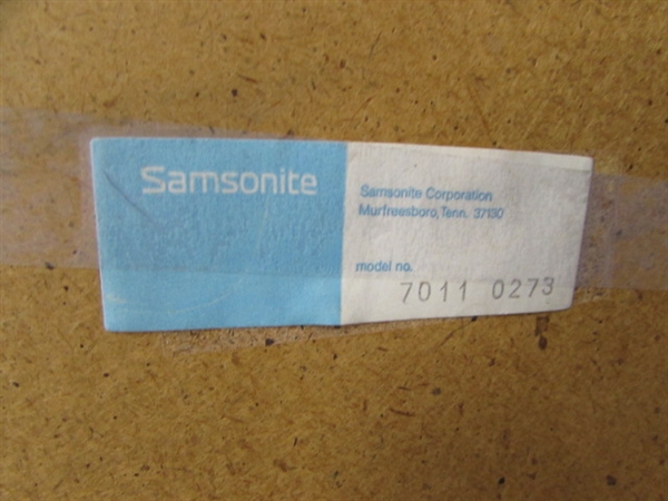  VINTAGE SAMSONITE ROUND FOLDING  CARD TABLE