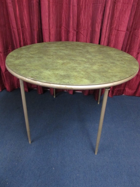  VINTAGE SAMSONITE ROUND FOLDING  CARD TABLE