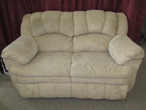 PLUSH LANE FURNITURE INDUSTRIES DOUBLE WALL HUGGER RECLINING LOVE SEAT 