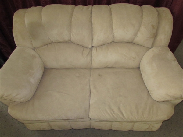 PLUSH LANE FURNITURE INDUSTRIES DOUBLE WALL HUGGER RECLINING LOVE SEAT 