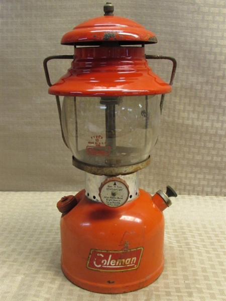 VINTAGE RED 1959 COLEMAN LANTERN