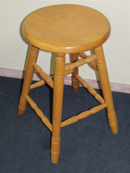 WELL MADE SOLID OAK SWIVEL BAR STOOL WITH TURNED LEGS #1