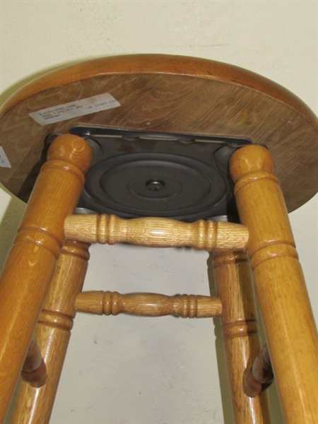 WELL MADE SOLID OAK SWIVEL BAR STOOL WITH TURNED LEGS #1