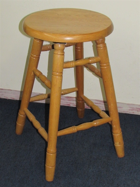 WELL MADE SOLID OAK SWIVEL BAR STOOL WITH TURNED LEGS #2