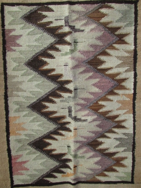 PERUVIAN HAND LOOM WOVEN AREA RUG