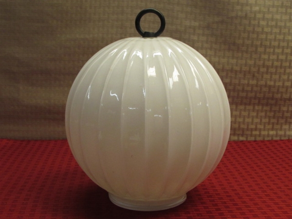 MID CENTURY RIBBED GLASS GLOBE/LAMP SHADE