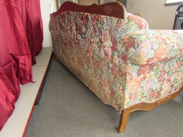 BEAUTIFUL ANTIQUE TAPESTRY SOFA WITH CARVED LEGS & DETAILS