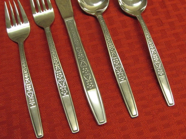 PRETTY VINTAGE NEW STAINLESS STEEL FLATWARE SET, 32 PIECES TOTAL WITH SERVING UTENSILS