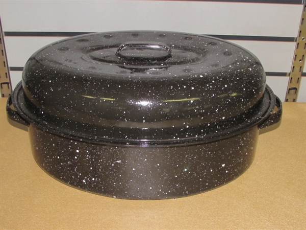 VERY NICE BLACK GRANITE WARE ROASTING PAN & PASTA COOKER PLUS NEW POTHOLDERS