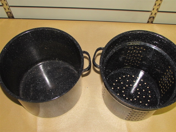 VERY NICE BLACK GRANITE WARE ROASTING PAN & PASTA COOKER PLUS NEW POTHOLDERS