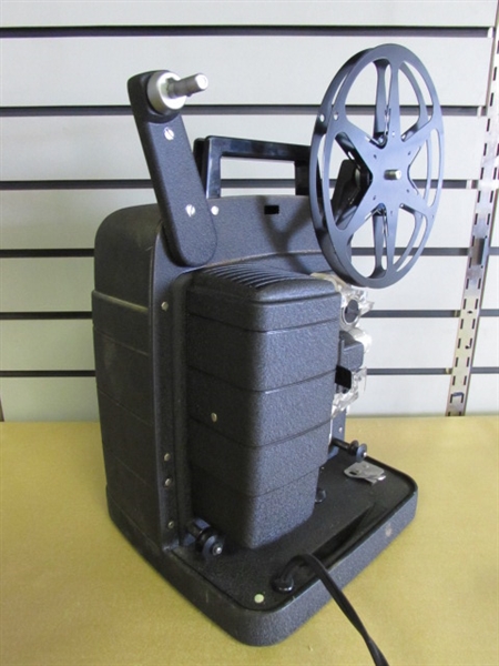 VINTAGE BELL & HOWELL 8MM AUTOLOAD PROJECTOR WITH BULB