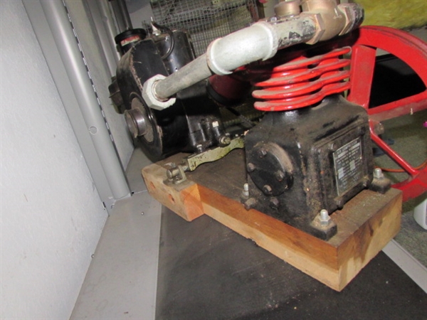 VERY OLD BRIGGS & STRATTON GAS ENGINE AIR COMPRESSOR MODEL 6S