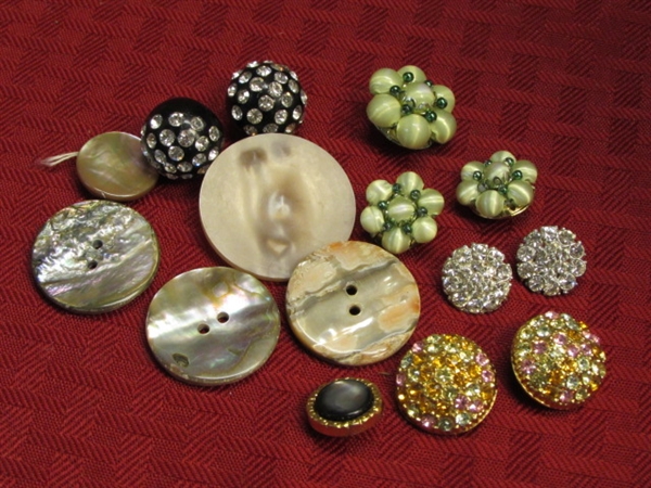 GRANDMA'S VINTAGE BUTTON COLLECTION LARGE ABALONE, RHINESTONES & MORE PLUS STORAGE & 3 CUTE TOTES
