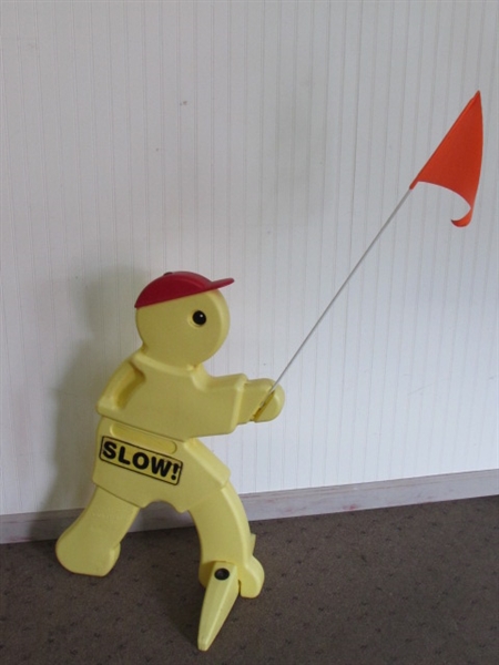 REMIND TRAFFIC ON YOUR STREET TO SLOW DOWN WITH THIS STEP 2 KID ALERT TURTLE SIGN