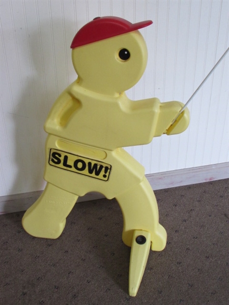 REMIND TRAFFIC ON YOUR STREET TO SLOW DOWN WITH THIS STEP 2 KID ALERT TURTLE SIGN