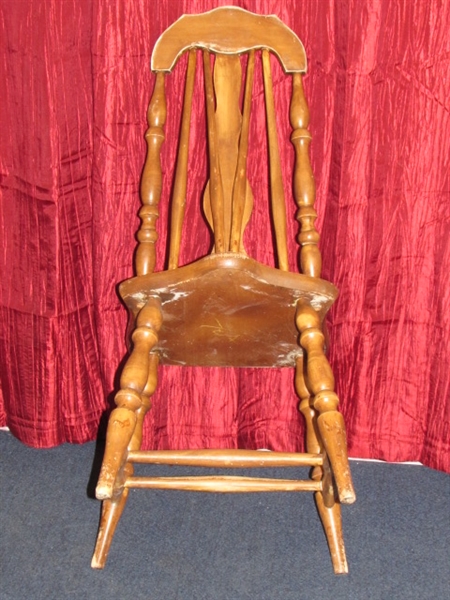 CHARMING WOOD CHAIR WITH TURNED LEGS & SPINDLES & UNIQUE BACK REST