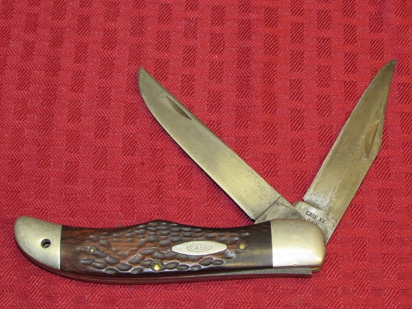 VINTAGE CASE XX FOLDING 2 BLADE HUNTING KNIFE WITH JIGGED WOOD HANDLE