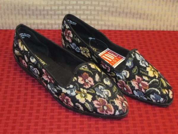 COMFY NEVER WORN LADIES SLIP ON FLATS