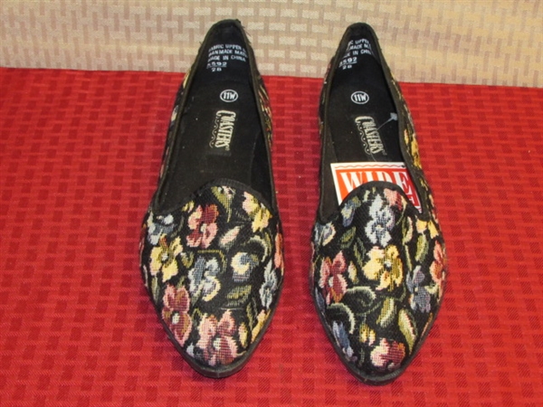 COMFY NEVER WORN LADIES SLIP ON FLATS