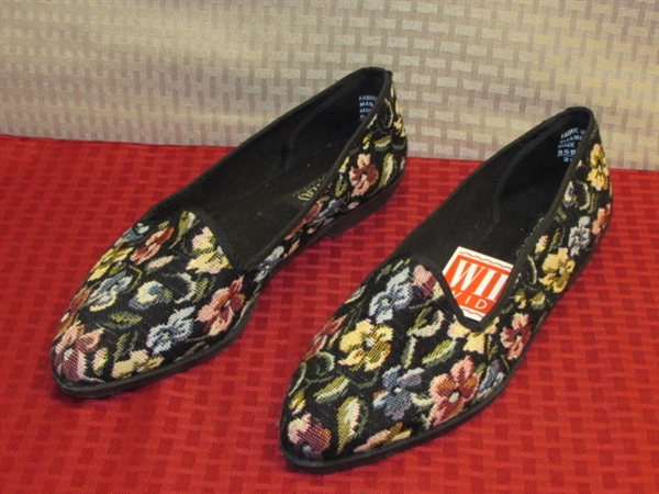 COMFY NEVER WORN LADIES SLIP ON FLATS