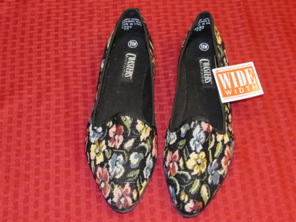 COMFY NEVER WORN LADIES SLIP ON FLATS