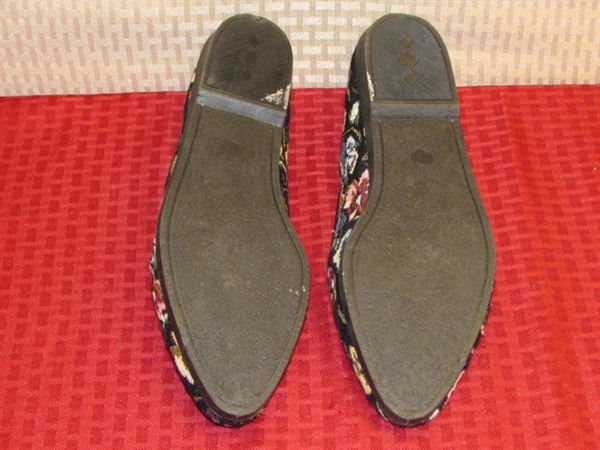 COMFY NEVER WORN LADIES SLIP ON FLATS