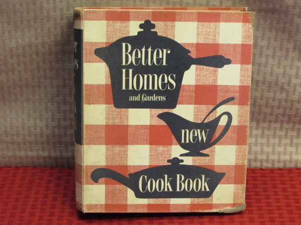 COLLECTIBLE BETTER HOMES & GARDENS COOKBOOK, GLASS PYREX, GRANITE WEAR ROASTING PAN, COOKIE SHEETS & MORE