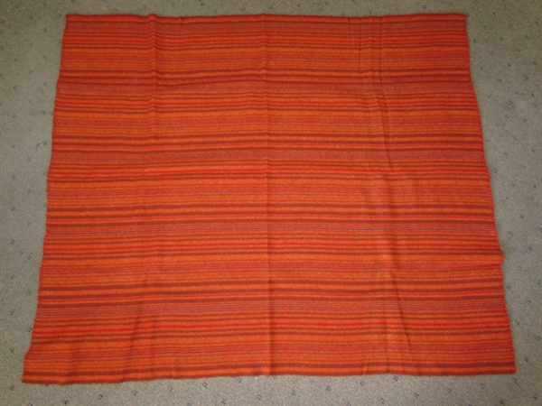 VIBRANT WOOL THROW BLANKET LIKE NEW