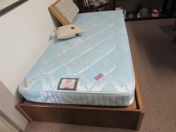 SINGLE SIZE OAK PLATFORM BED WITH 2 LARGE STORAGE DRAWERS & A PADDED PILLOW HEADBOARD