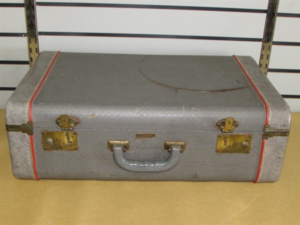 CHARMING VINTAGE J.C. HIGGINS SUITCASE