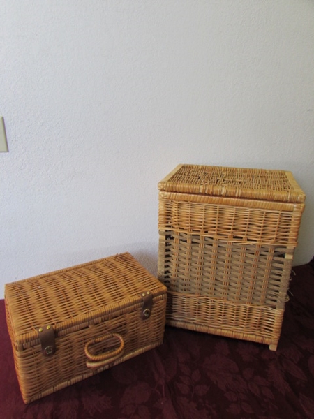 NICE BASKET WITH HINGED LID GREAT AS HAMPER OR WASTE BASKET & PICNIC BASKET