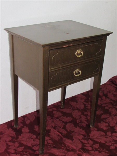 CUTE VINTAGE SIDE TABLE WITH DRAWER & UNIQUE DETAILS