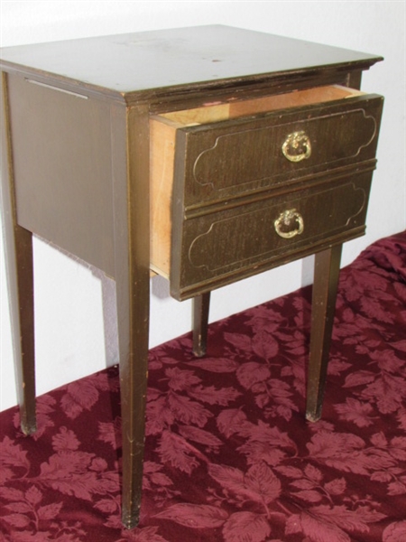 CUTE VINTAGE SIDE TABLE WITH DRAWER & UNIQUE DETAILS