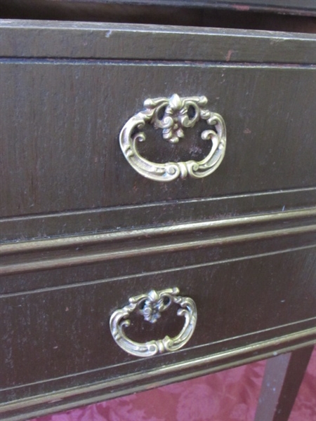 CUTE VINTAGE SIDE TABLE WITH DRAWER & UNIQUE DETAILS