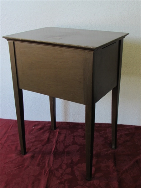 CUTE VINTAGE SIDE TABLE WITH DRAWER & UNIQUE DETAILS