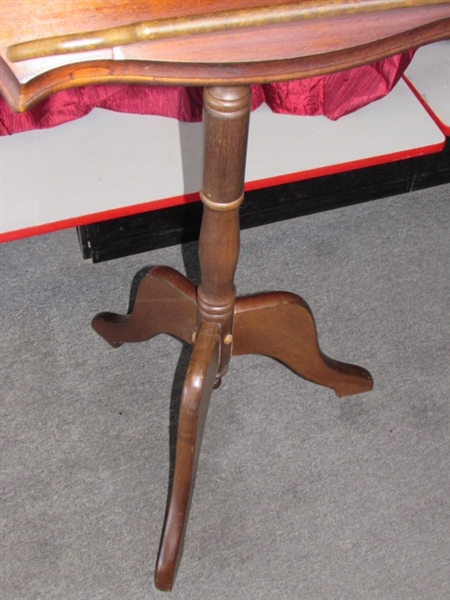 BEAUTIFUL ANTIQUE SOLID WOOD MUSIC STAND