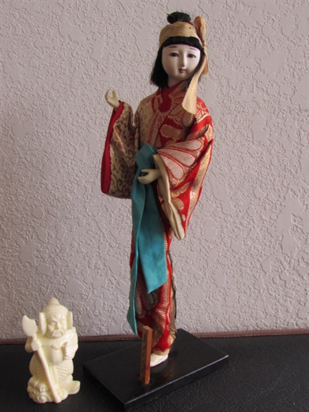 SMALL VINTAGE JAPANESE NISHI STYLE DOLL & SAMURAI FIGURINE