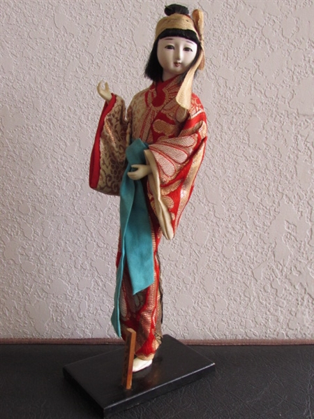 SMALL VINTAGE JAPANESE NISHI STYLE DOLL & SAMURAI FIGURINE