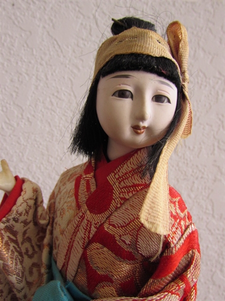 SMALL VINTAGE JAPANESE NISHI STYLE DOLL & SAMURAI FIGURINE