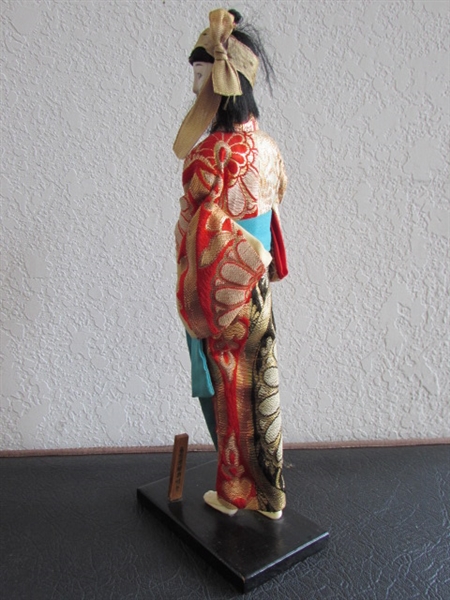 SMALL VINTAGE JAPANESE NISHI STYLE DOLL & SAMURAI FIGURINE